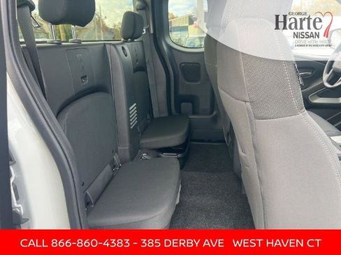 Certified 2025 Nissan Frontier SV image 12