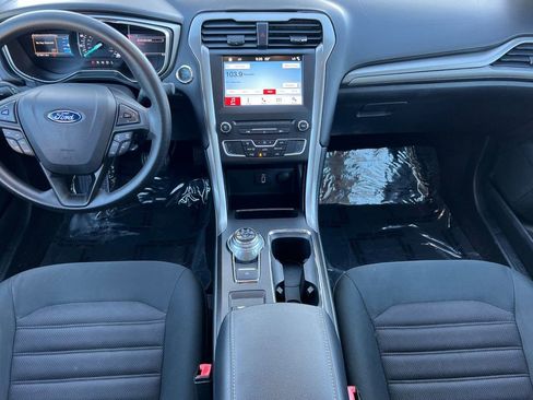 Used 2017 Ford Fusion SE w/ Fusion SE Technology Package image 15