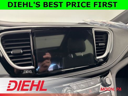 New 2026 Chrysler Pacifica Limited image 35