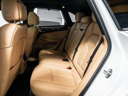 Certified 2025 Porsche Macan image 29