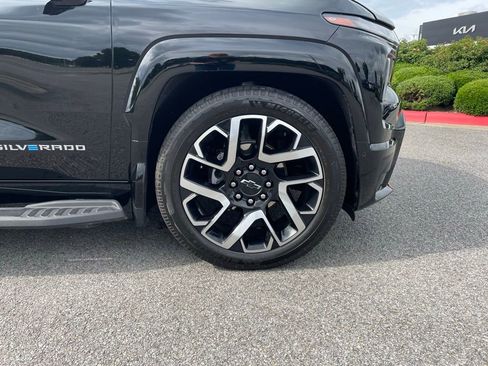 Used 2024 Chevrolet Silverado EV RST AWD/4WD image 33