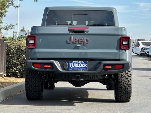 New 2025 Jeep Gladiator Mojave w/ Convenience Group image 5