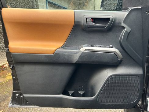 Used 2017 Toyota Tacoma SR5 w/ Tow Package image 22