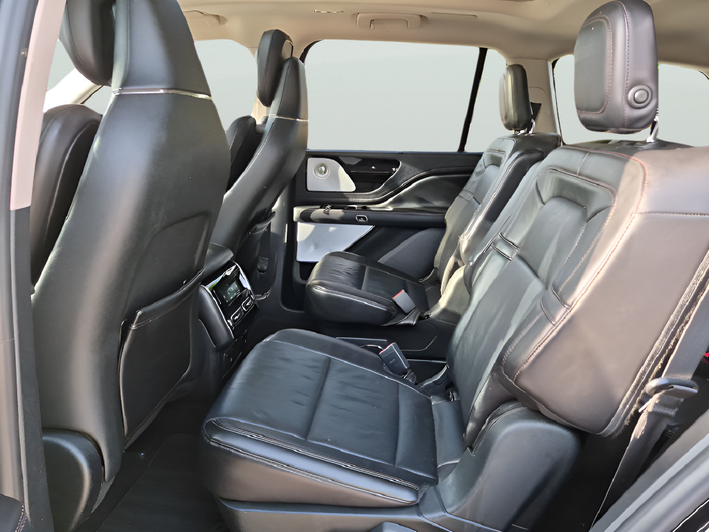 Used 2020 Lincoln Aviator Reserve w/ Equipment Group 201A RWD image 39