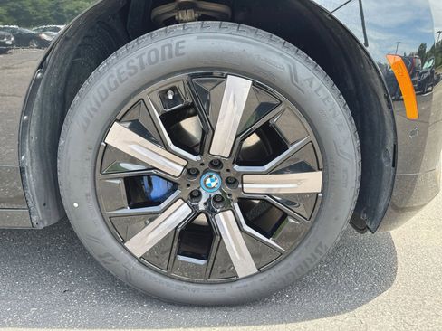 Used 2024 BMW iX xDrive50 w/ Premium Package AWD/4WD image 2