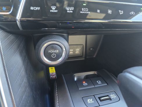 Certified 2023 Toyota Venza XLE image 26