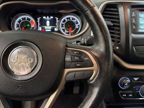 Used 2016 Jeep Cherokee Latitude w/ Cold Weather Group image 18