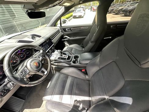 Certified 2019 Porsche Cayenne Turbo AWD/4WD image 4
