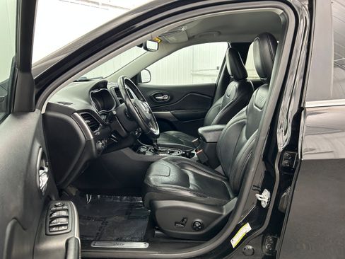 Used 2019 Jeep Cherokee Limited AWD/4WD image 4