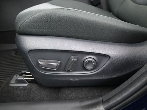 Used 2025 Toyota RAV4 XLE w/ Convenience Package image 10