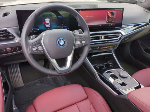 Certified 2024 BMW 330e w/ Convenience Package image 28