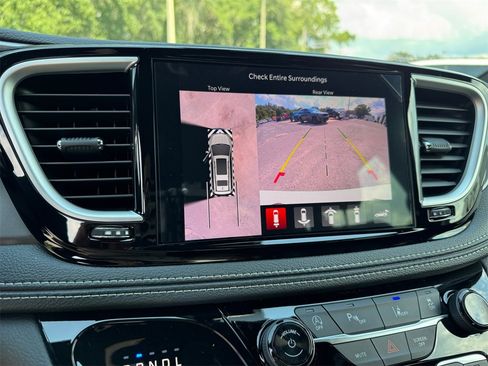 New 2026 Chrysler Pacifica Select image 28