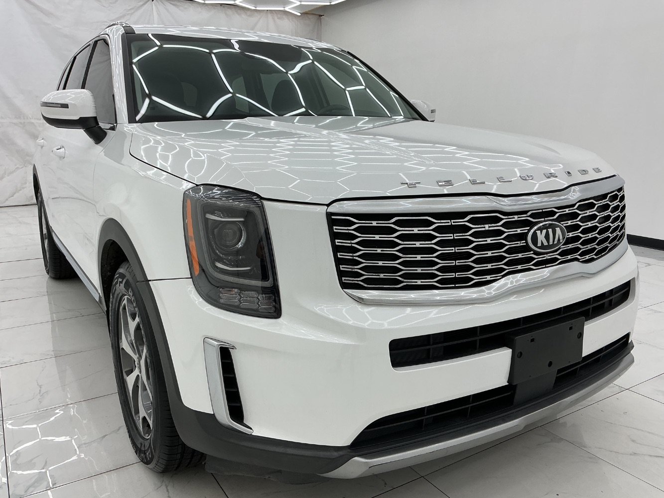 Used 2020 Kia Telluride EX AWD/4WD image 3