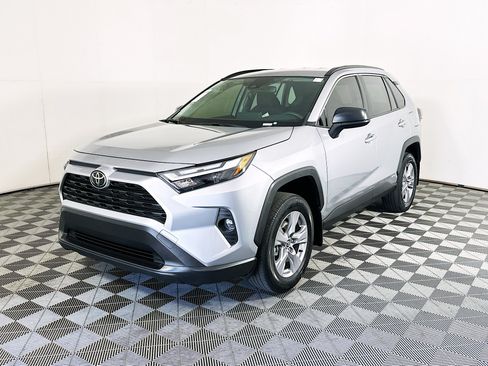 Used 2025 Toyota RAV4 LE AWD/4WD image 7
