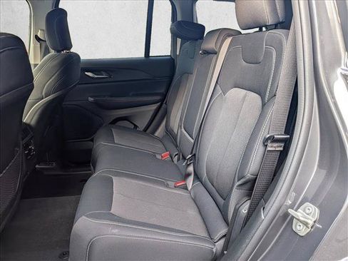 Used 2023 Jeep Grand Cherokee Laredo w/ Luxury Tech Group I AWD/4WD image 18