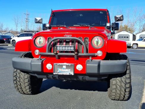 Used 2016 Jeep Wrangler Unlimited Sahara w/ Connectivity Group image 6