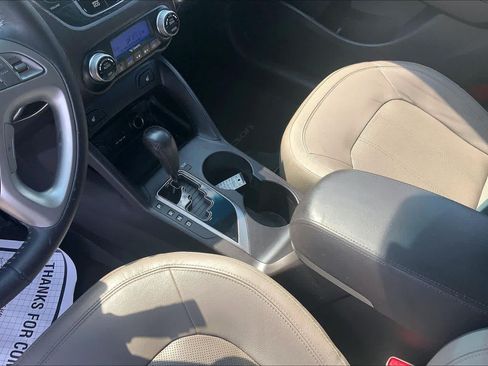 Used 2013 Hyundai Tucson Limited FWD image 17