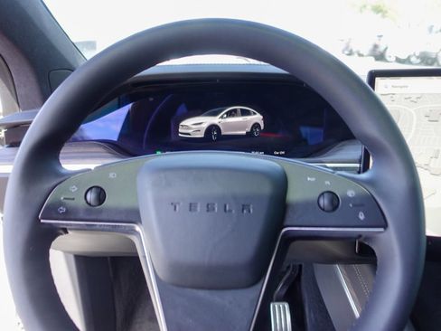 Used 2023 Tesla Model X Standard Range image 13