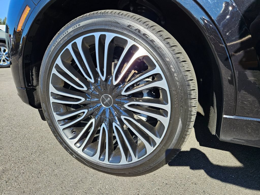 Certified 2025 Lincoln Aviator Black Label AWD/4WD image 9