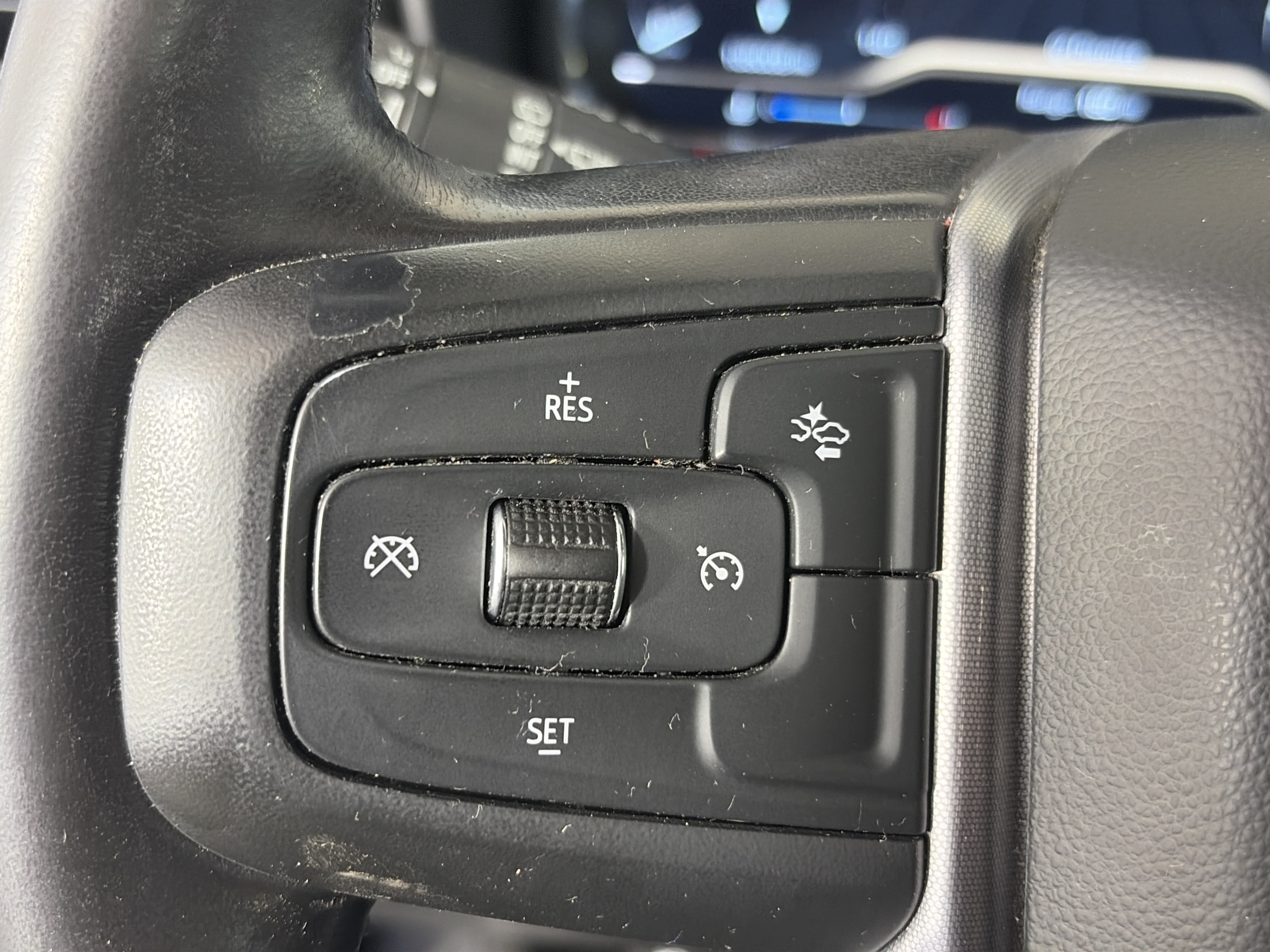 Used 2022 GMC Yukon SLT AWD/4WD image 39