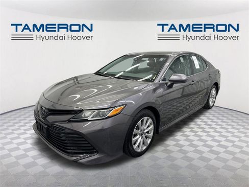 Used 2020 Toyota Camry LE image 1