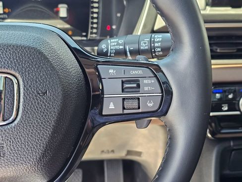 Used 2025 Honda Pilot Elite image 29