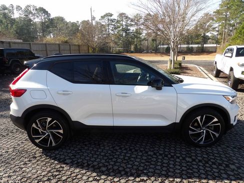 Used 2021 Volvo XC40 T5 R-Design w/ Protection Package Premier image 4