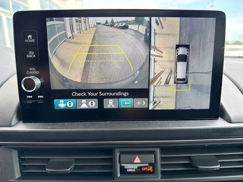 Used 2025 Honda Pilot TrailSport image 23