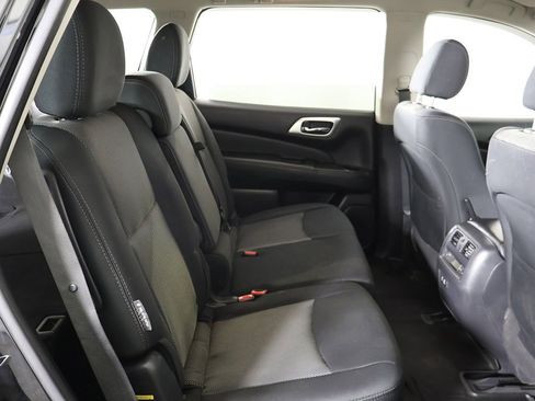 Used 2019 Nissan Pathfinder SV image 33