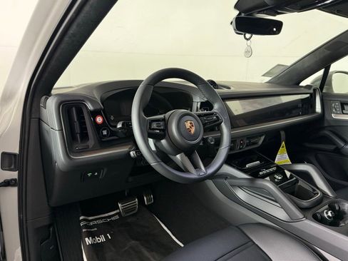 New 2026 Porsche Cayenne GTS image 4