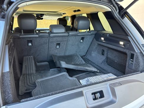 Certified 2025 Land Rover Range Rover SE image 16