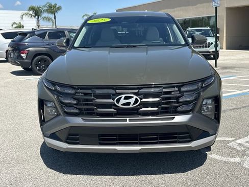 Certified 2025 Hyundai Tucson SE image 3