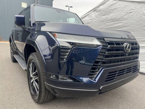 Used 2024 Lexus GX 550 image 1
