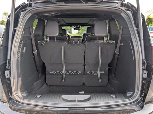 New 2027 Chrysler Pacifica Limited FWD image 28