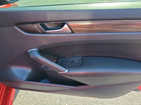 Certified 2022 Volkswagen Passat 2.0T image 8