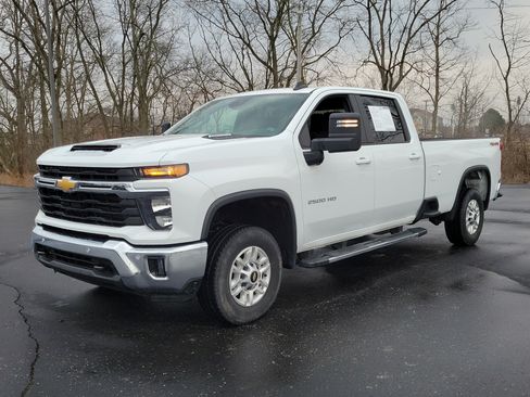 Used 2025 Chevrolet Silverado 2500 LT w/ Safety Package AWD/4WD image 2