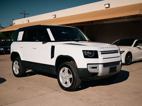 Used 2020 Land Rover Defender 110 SE image 3