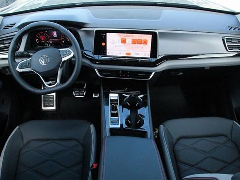 New 2025 Volkswagen Atlas Peak Edition SE image 13