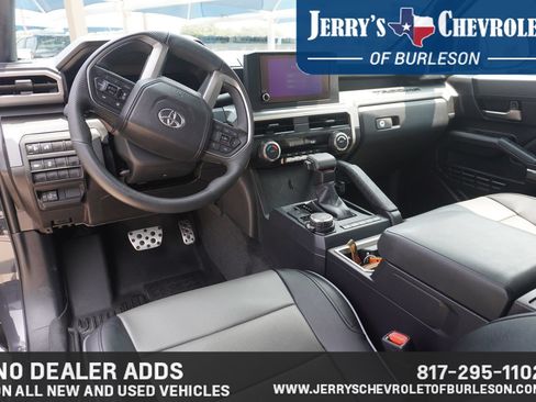 Used 2025 Toyota Tacoma TRD Sport AWD/4WD image 8