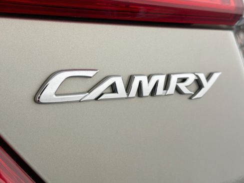 Used 2013 Toyota Camry XLE w/ Leather Pkg FWD image 9