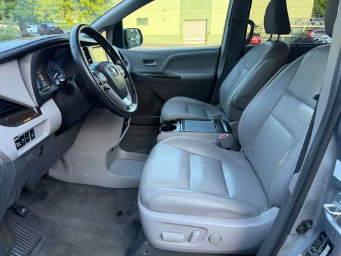 Used 2015 Toyota Sienna XLE w/ XLE Navigation Package FWD image 12