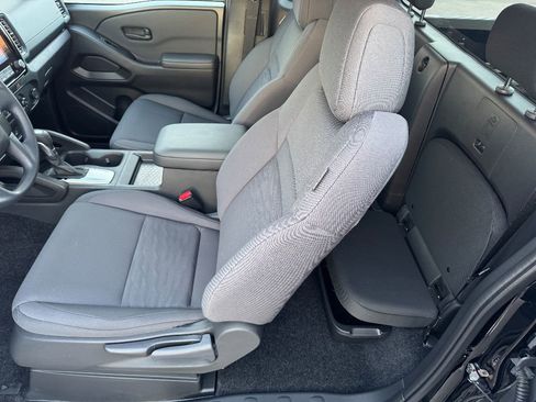 Used 2024 Nissan Frontier S w/ Technology Package image 10