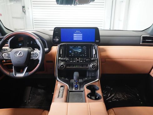 Used 2025 Lexus LX 700h Luxury w/ Appearance Package AWD/4WD image 15