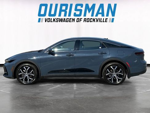 Used 2025 Toyota Crown XLE image 3