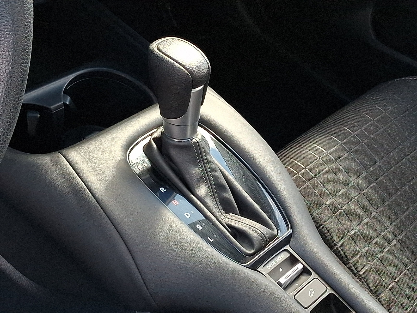 Used 2024 Honda HR-V LX image 15