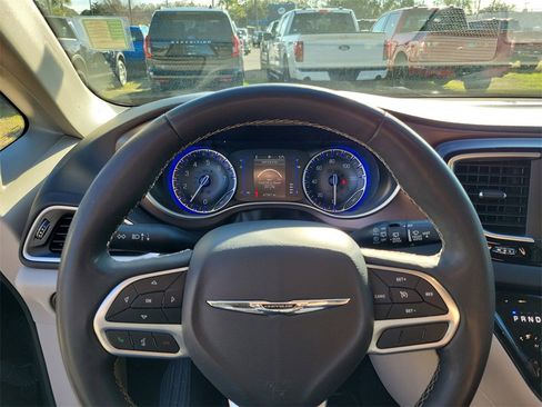 Used 2023 Chrysler Voyager LX image 19