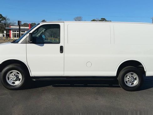 Used 2024 Chevrolet Express 2500 w/ Driver Convenience Package RWD image 5