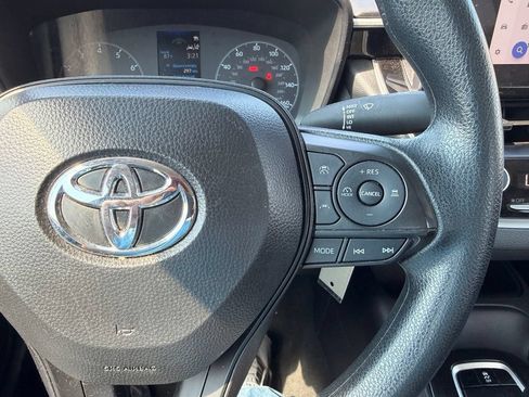 Used 2025 Toyota Corolla LE FWD image 19