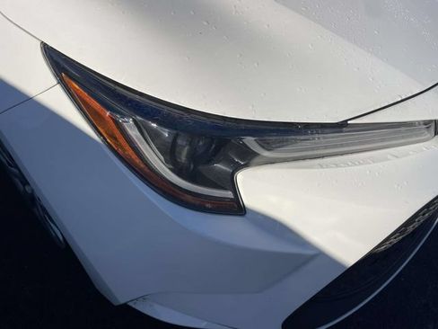 Used 2021 Toyota Corolla LE FWD image 2