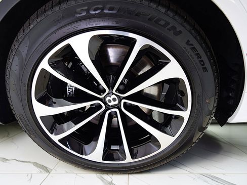 Certified 2023 Bentley Bentayga Plug-In Hybrid AWD/4WD image 45